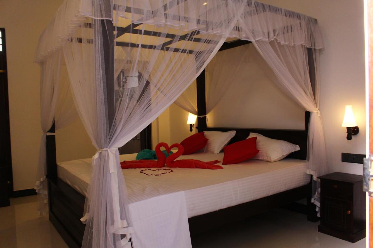 Turtle Reef Guest Bed and Breakfast Mirissa Exteriör bild